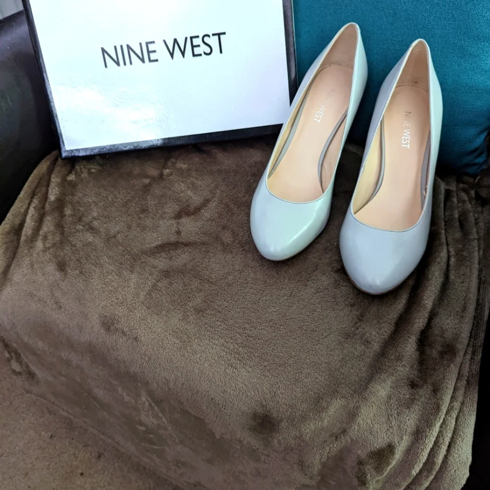Shoes - Picture 1 of 4